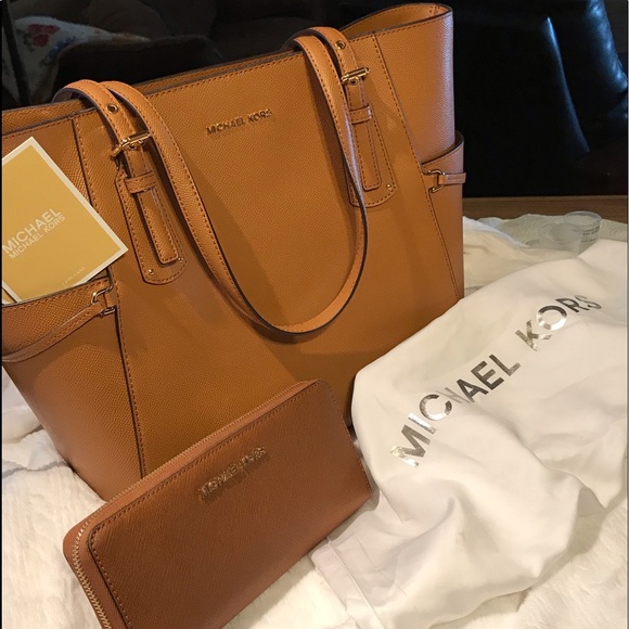 MICHAEL Michael Kors Handbags - Michael Kors Jetset Bag And Wallet